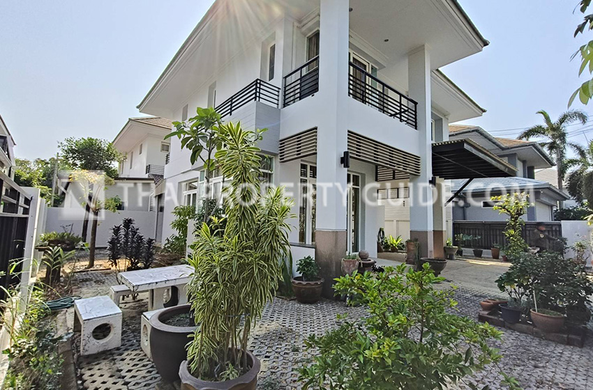 House with Shared Pool in Nichada Thani 